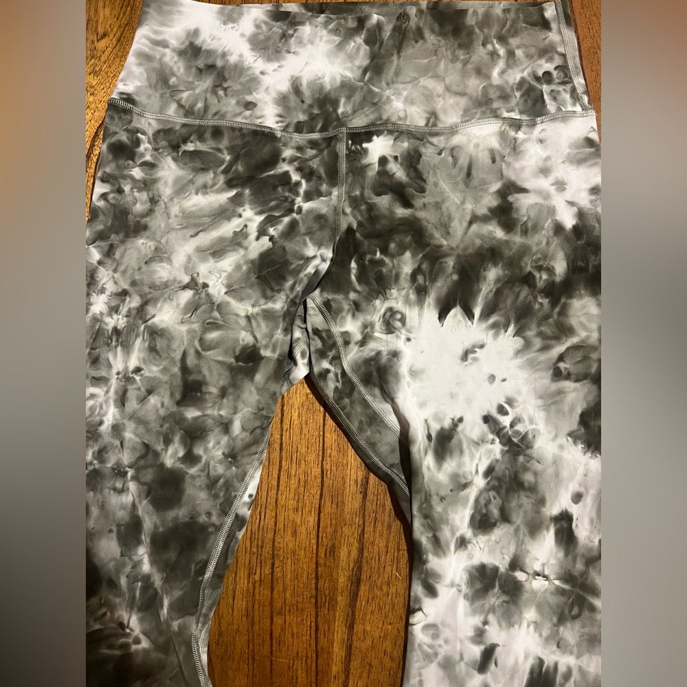 lululemon athletica Green Tie-Dye High-Rise Leggings - Picture 6 of 9